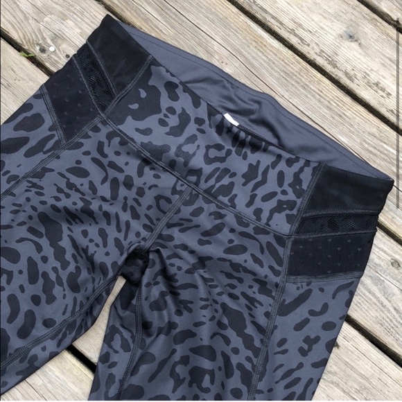 EUC- LULULEMON “Just Breathe Crop” - Animal Swirl: Deep Coal Light/Black - Picture 3 of 7